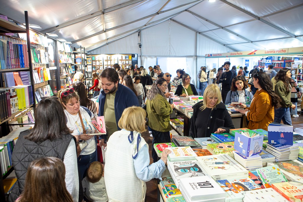 “Un mercado chico, pero siempre en expansión y movimiento”: Montevideo cierra su Feria Internacional del&nbsp;Libro